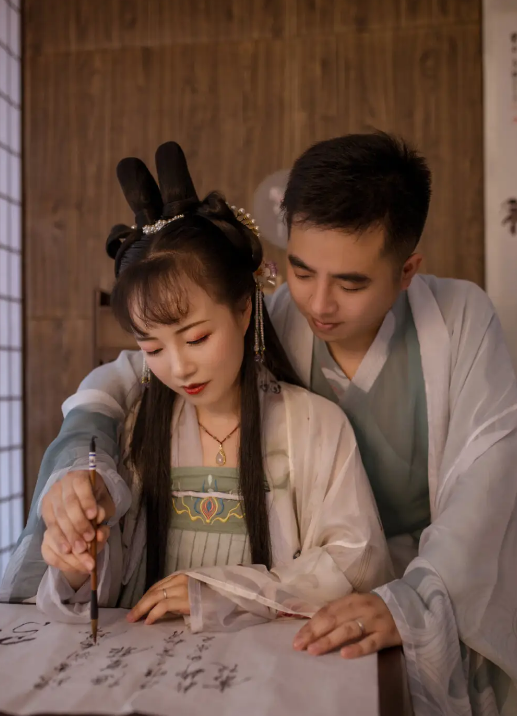 《金风玉露一相逢》